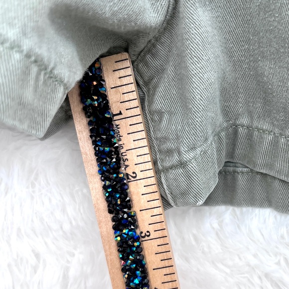 Women’s Levi’s Chino Shorts - Picture 8 of 9